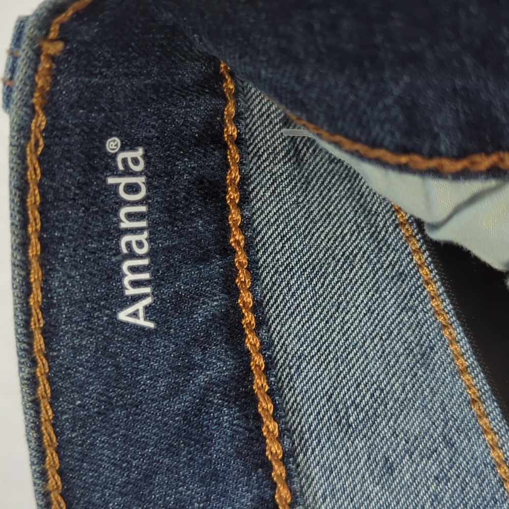 NWT Gloria Vanderbilt Amanda Slimming Effect Capri Denim Jeans 8 Blue Pockets - Picture 4 of 16